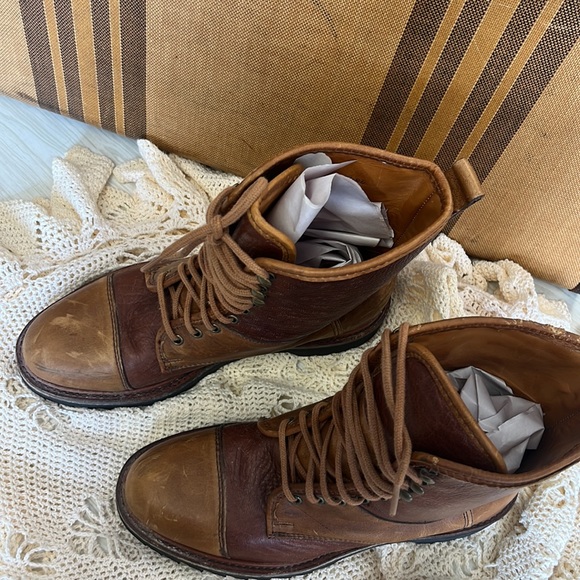 COLE HAAN || Country Woman’s Boots U.S.A. Vibram Lace Up Leather Tie - Picture 3 of 10